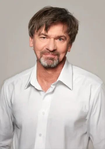 Jacek Łuczak - zdjęcie portretowe aktora Teatru Kwadrat