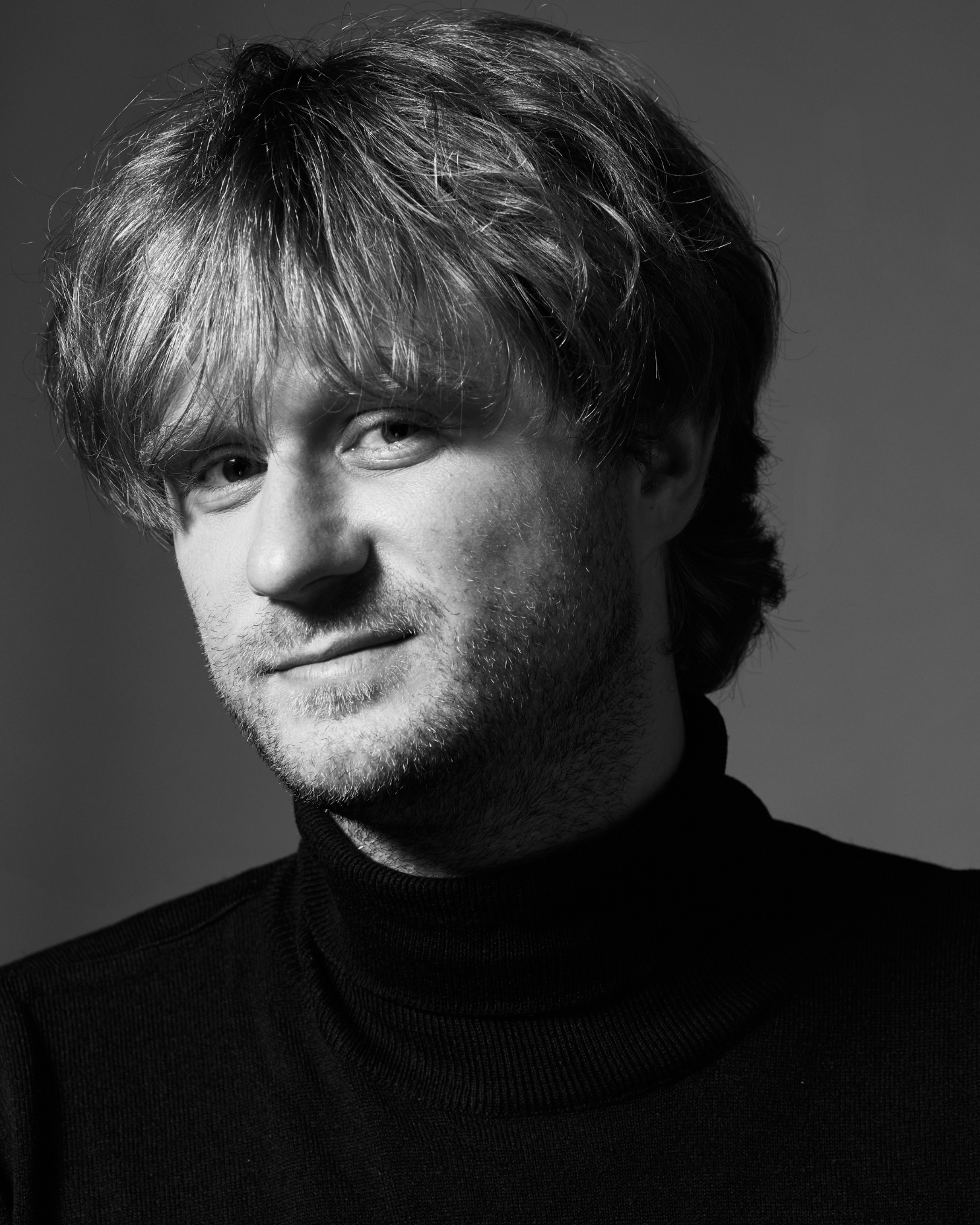 Patryk Pietrzak - zdjęcie portretowe aktora Teatru Kwadrat