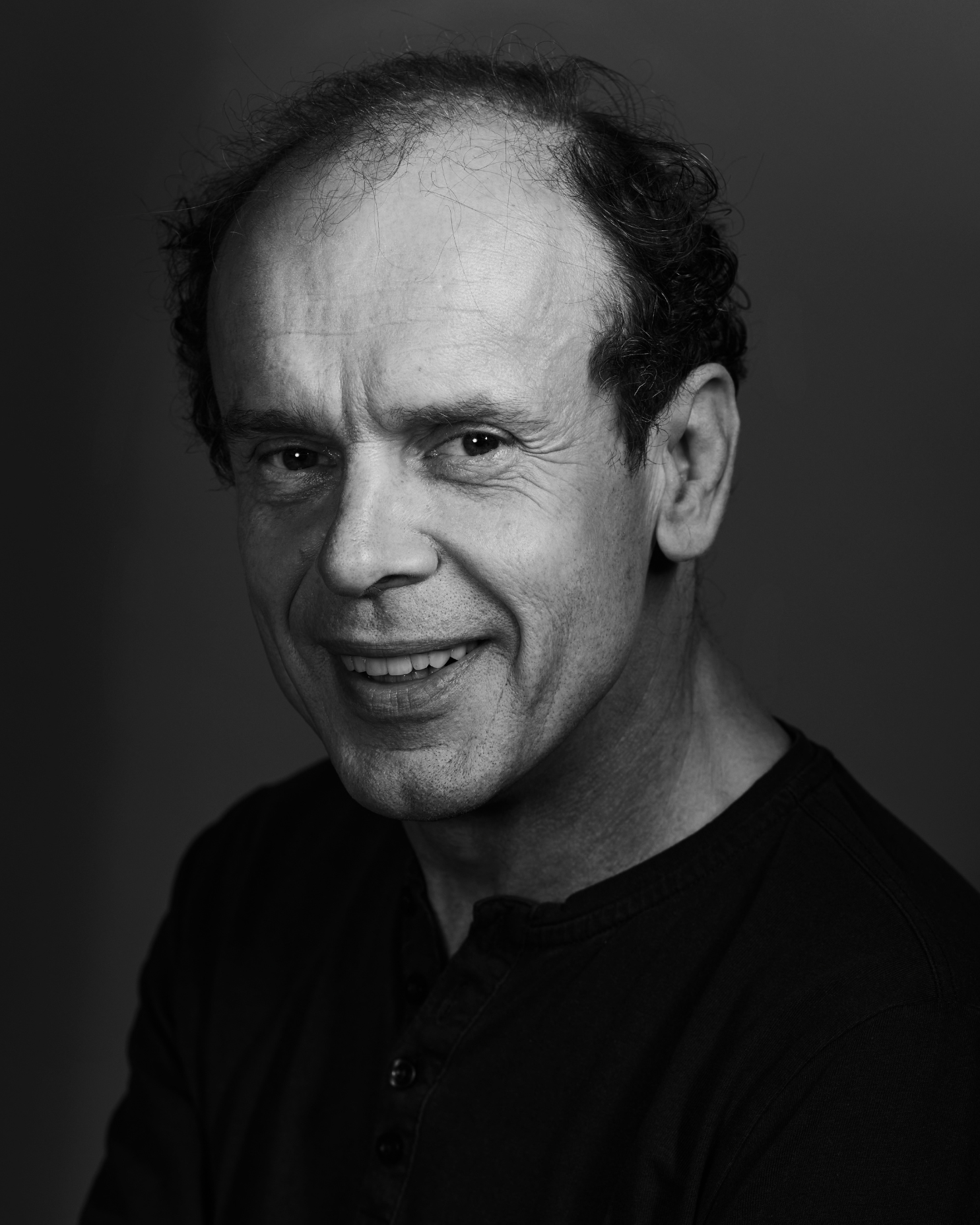 Tomasz Schimscheiner - zdjęcie portretowe aktora Teatru Kwadrat