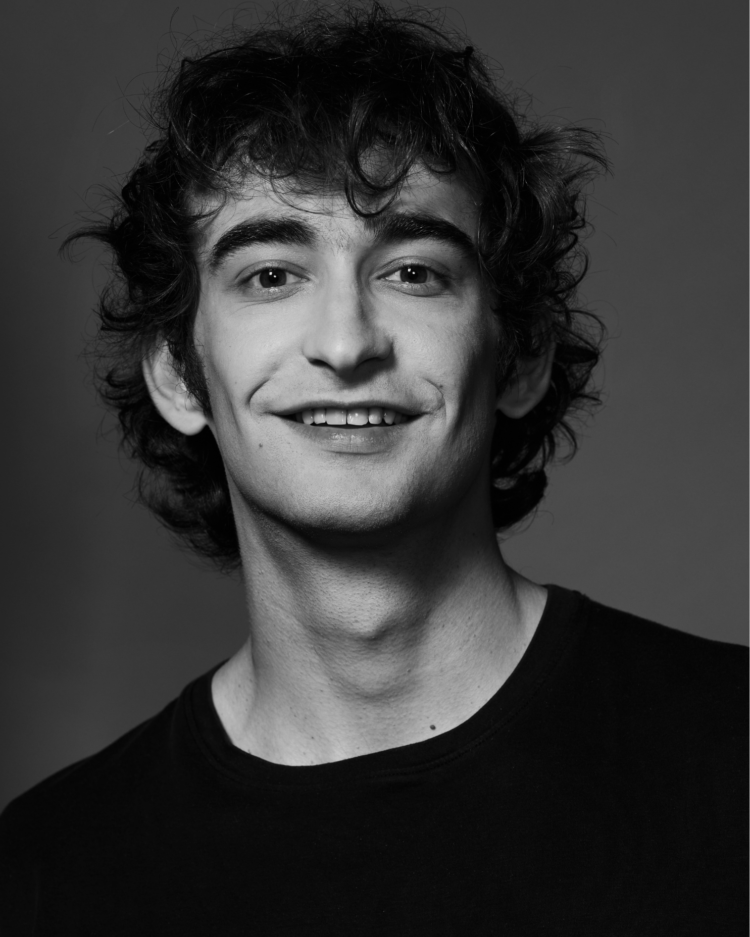 Aleksander Sajewski - zdjęcie portretowe aktora Teatru Kwadrat